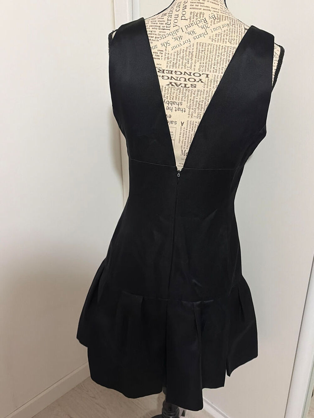 ? Robe de cocktail Chanel Boutique vintage ? Noir satin Vêtements