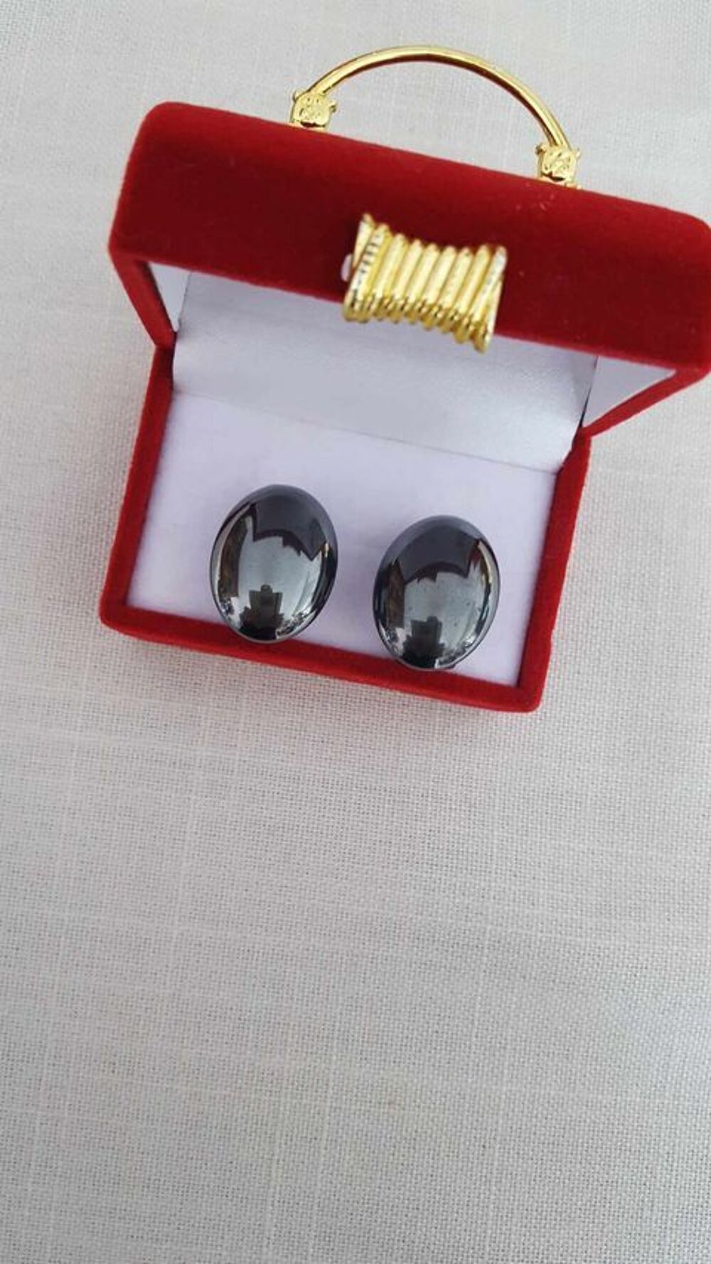  Deux jolies paires anciennes boucles d'oreilles clips Bijoux et montres