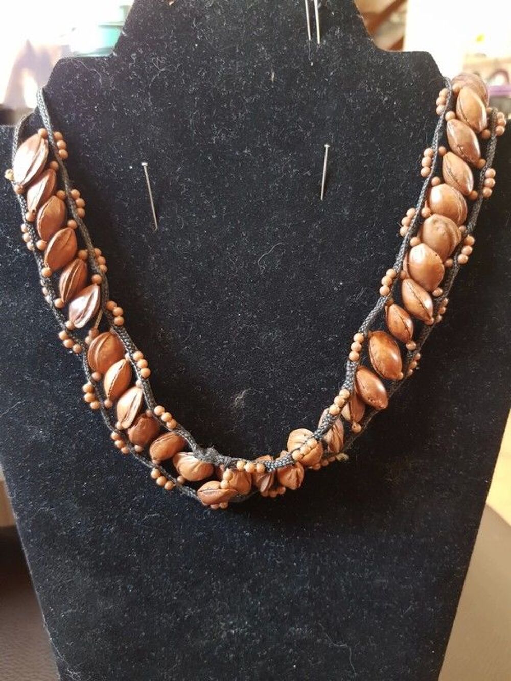 Collier graines marron et noir le cordon tres bon etat 53 cm Bijoux et montres