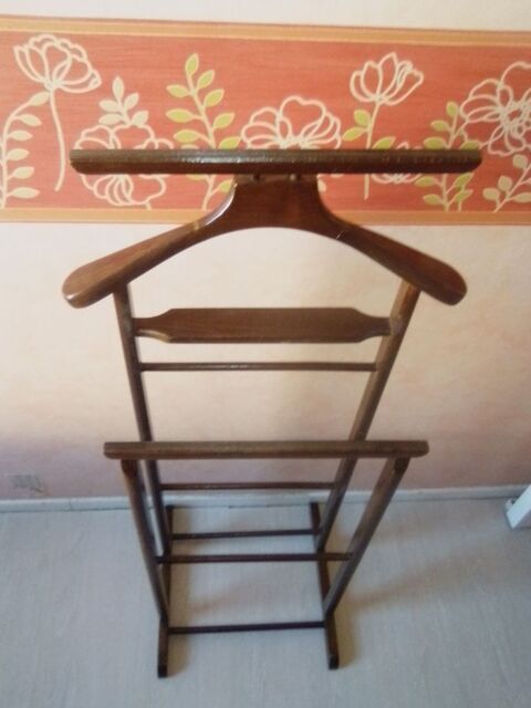 VALET DE CHAMBRE EN BOIS 20 Saint-Beno�t-de-Carmaux (81)