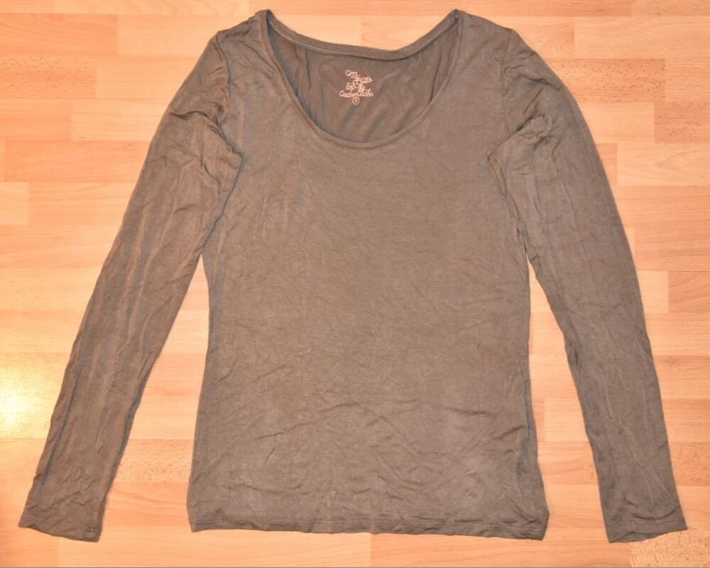 Tee shirt. Cache cache. Taille: 3. Tr&egrave;s bon &eacute;tat
Vêtements