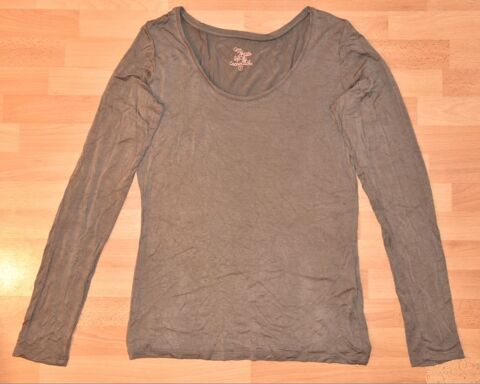 Tee shirt. Cache cache. Taille: 3. Très bon état
2 Gujan-Mestras (33)
