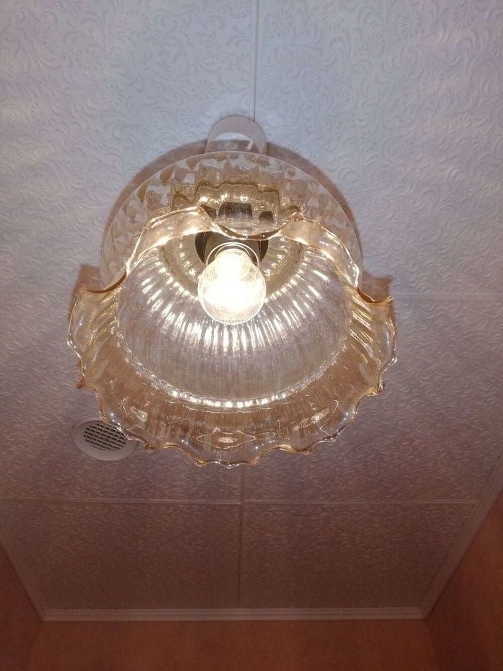 Suspension globe vintage en verre ambr&eacute; Décoration