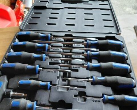 BOITE DE TOURNEVIS COMPLETE TTOLL 33 Possesse (51)