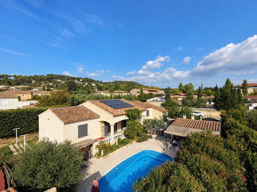 Vente Maison Maison familiale de Plain-pied - 5 chambres - Piscine avec cuisine d'été - DPE B - Plan de Meyreuil - Revenus Photovoltaïques de 3100 euros/an env Meyreuil