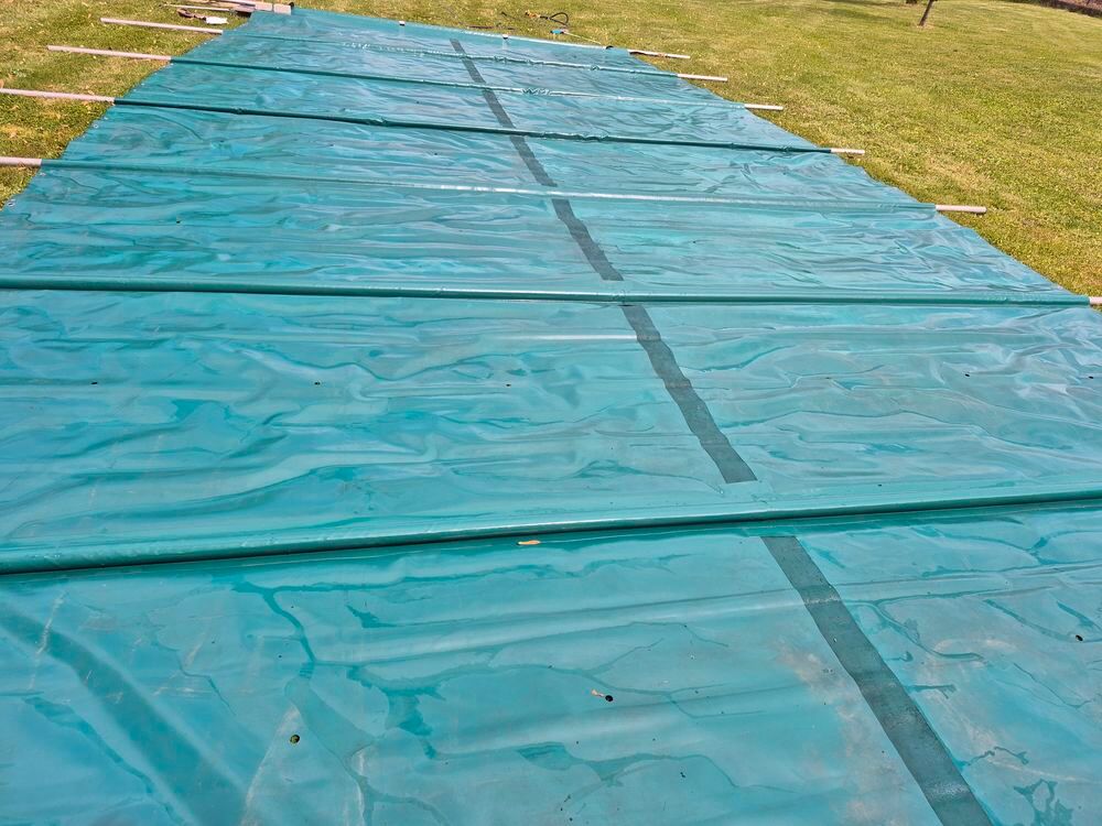 B&acirc;che piscine &agrave; barres Jardin