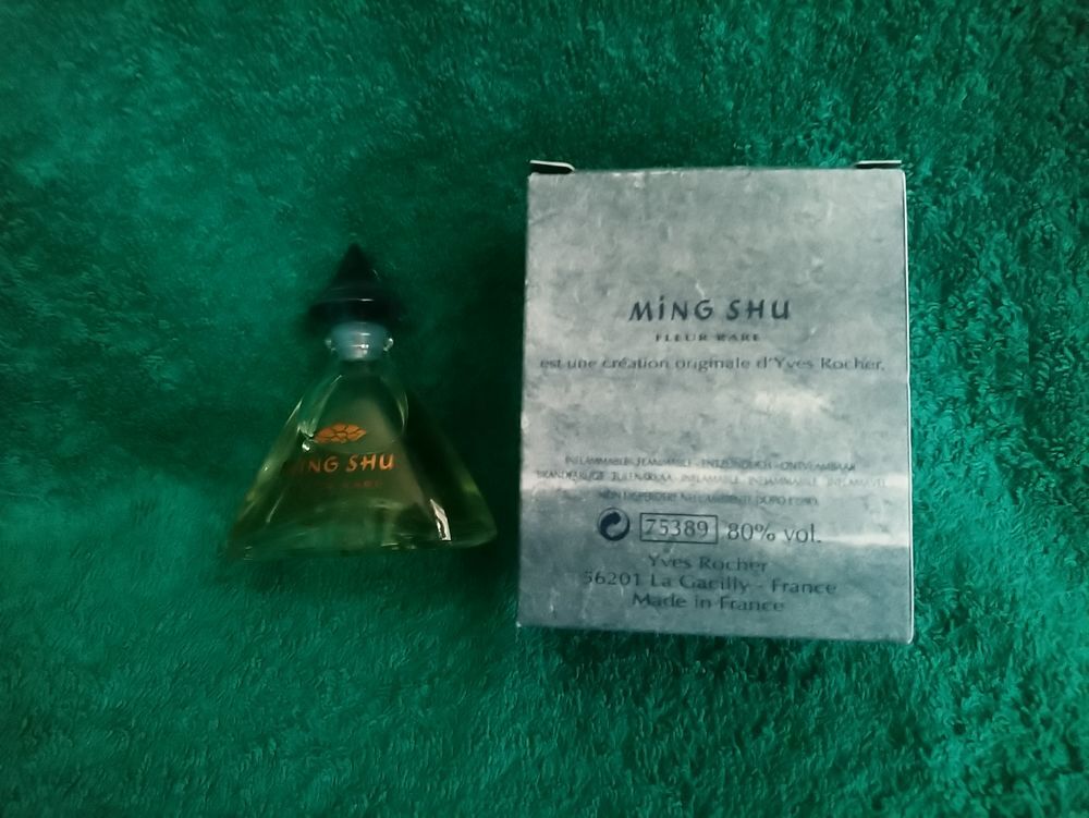 Flacon d'eau de toilette. Ming Shu Fleur. Yves Rocher 