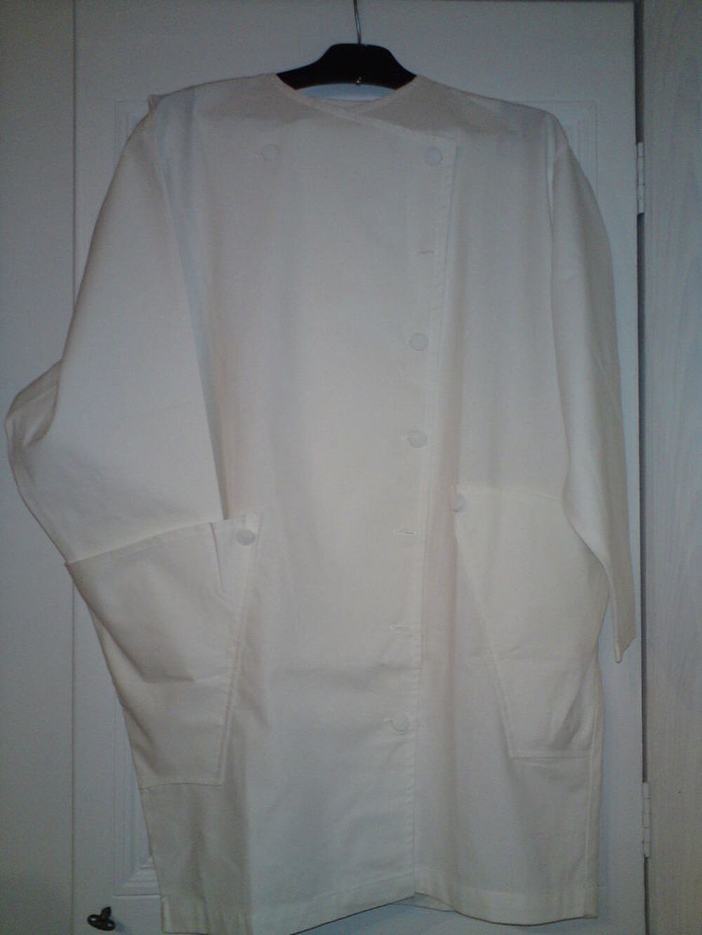 Blouses (2) pour esth&eacute;ticienne ou coiffeuse Vêtements