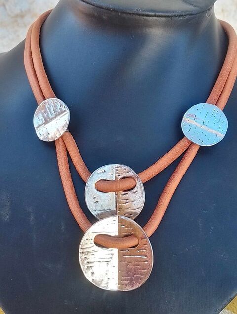 Collier Pendentif Fantaisie Rglable Mont sur 2 Rangs Cuir  7 La Fert-Alais (91)