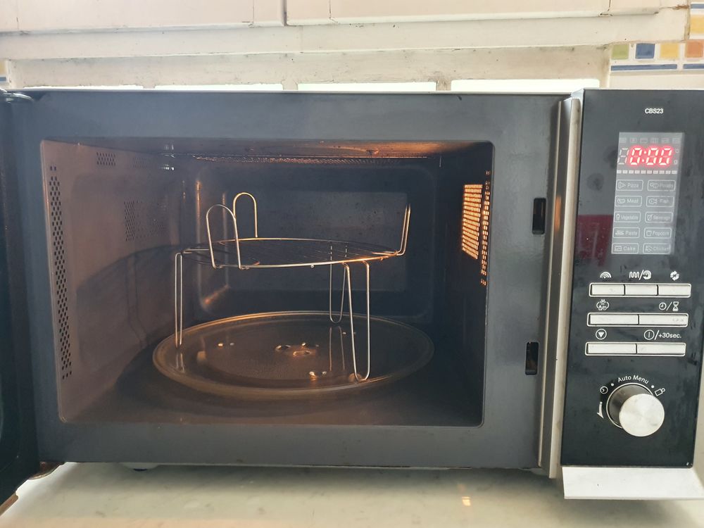 Four Microondes &amp; Grill Proline tr&egrave;s bon &eacute;tat Electromnager