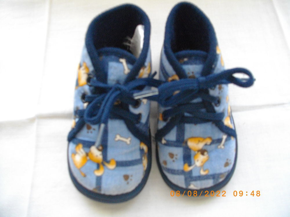 Chaussons bleus "CHIENS" pour enfant - Pointure : 20 Chaussures enfants