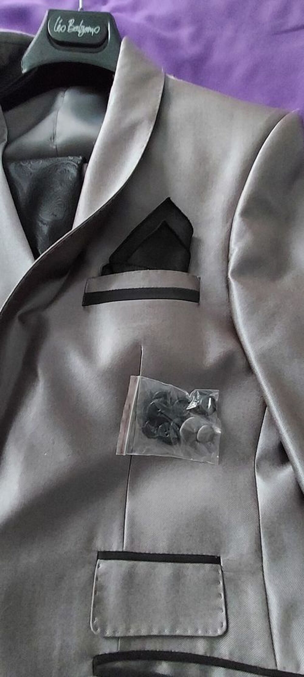 costume complet argent&eacute; Vêtements