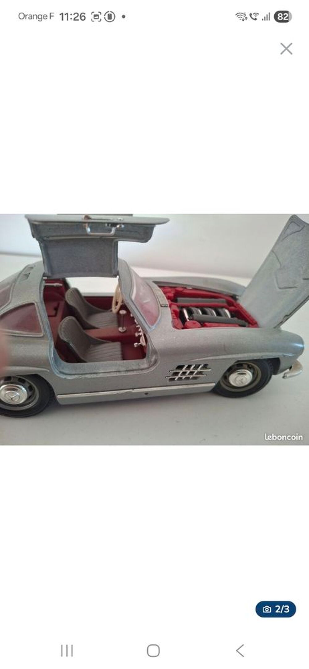 Voiture miniature de collection grise Mercedes 300 SL 