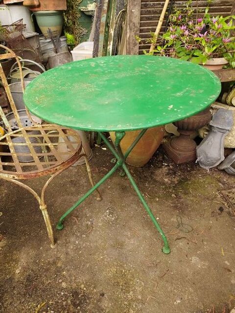 Ancienne Petite Table de Jardin ou Bistrot 1900
70 Loches (37)