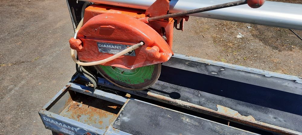 scie a carrelage sur pieds diam&egrave;tre 250mm Bricolage