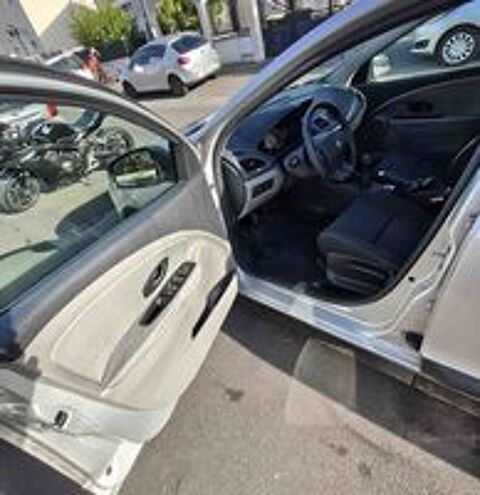 M&eacute;gane III RENAULT MEGANE III 1.6 110 ETHANOL AUTHENTIQUE 2011 occasion 93430 Villetaneuse
