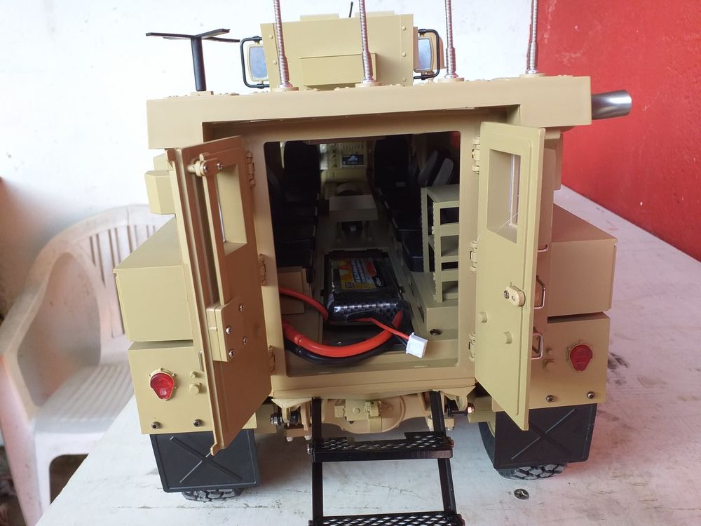 camion militaire US ARMY 6 WD 1/12SON ET FUMEE RTR. Jeux / jouets