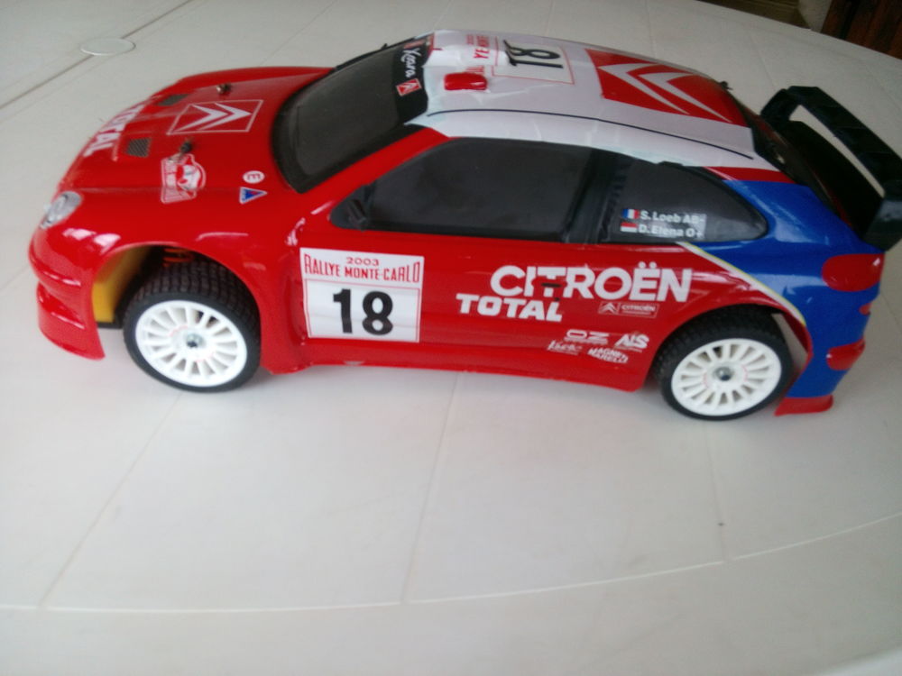 Voiture radiocommand&eacute;e 
Jeux / jouets