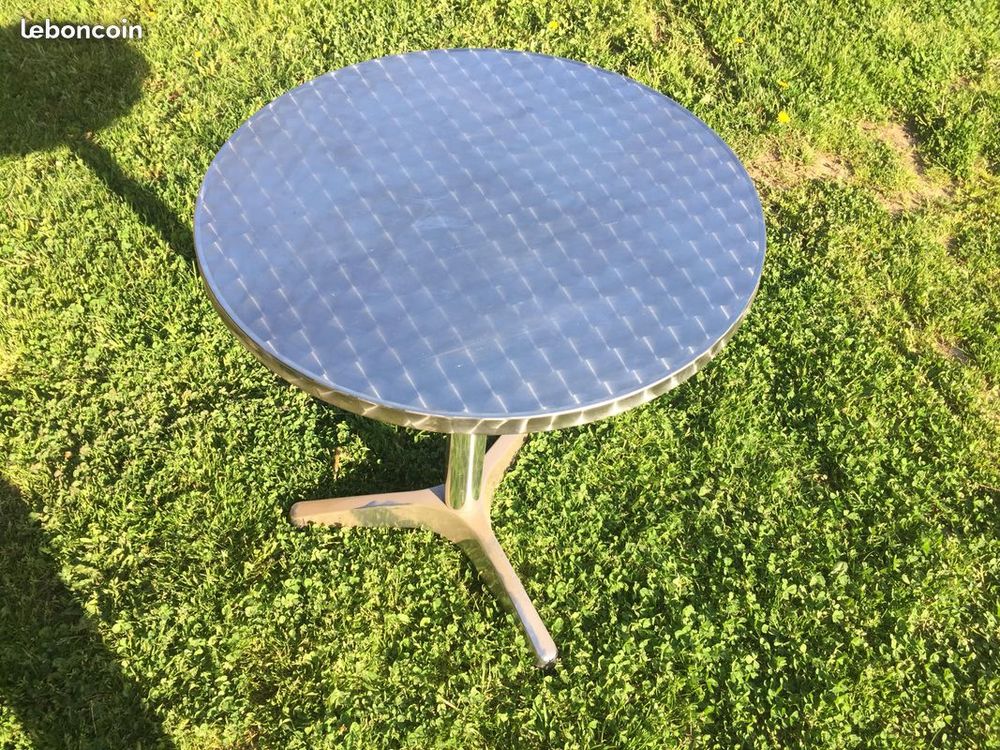Table de bistrot tripode en aluminium Meubles