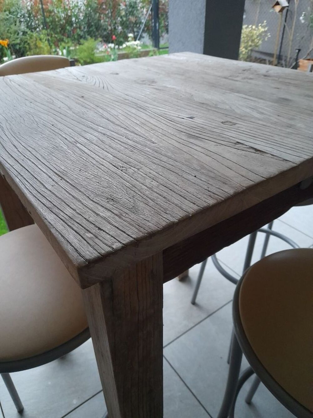 Ensemble table haute et tabourets style industriel Meubles