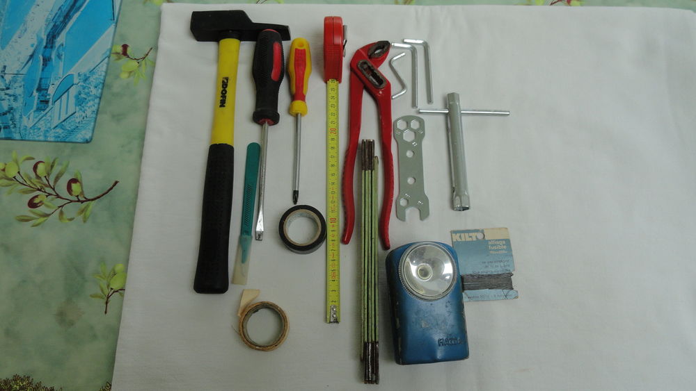 Marteau , pince multiprise , tournevis et divers Bricolage