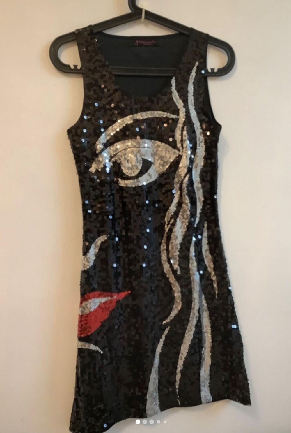 Robe noire &agrave; sequins / Taille S Vêtements