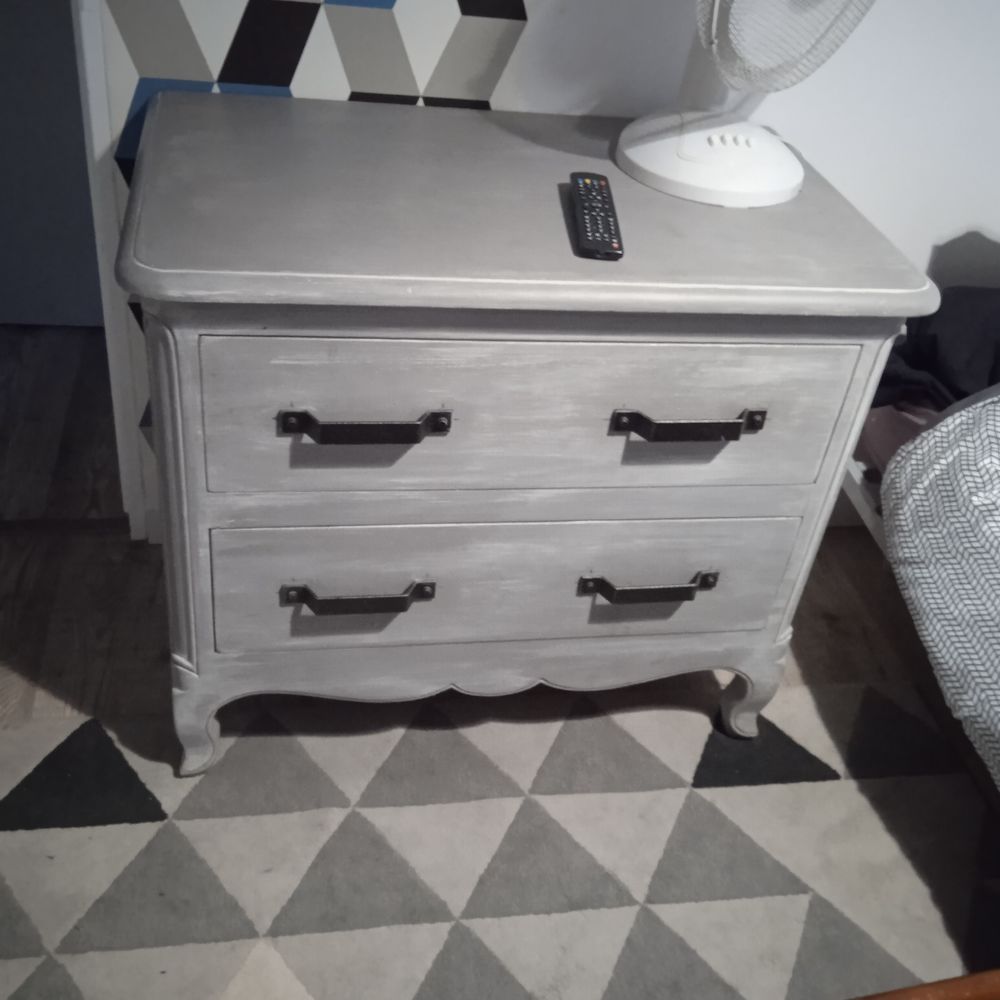 Commode patin&eacute;e bois massif grise 2 tiroirs 53 de profondeur Meubles