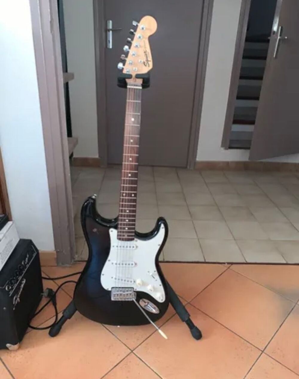 Guitare &eacute;lectrique Squier strat fender Instruments de musique
