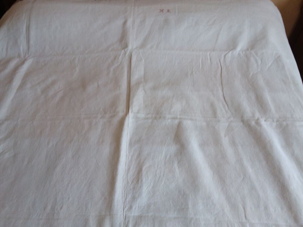 Drap plat ancien monogramm&eacute; (E) Décoration