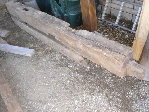  Poutre de Ch�ne longueur 2.50 Dimensions 25 par 25 . 60 Saint-Pierre-en-Faucigny (74)