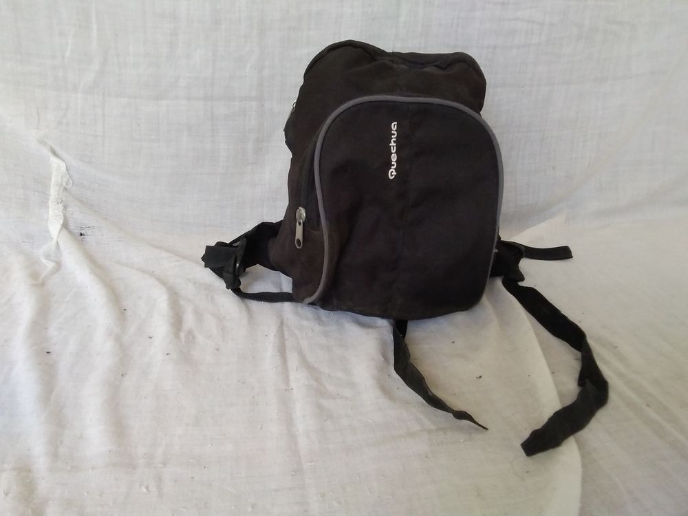 Sac &agrave; dos Quechua petit noir Sports