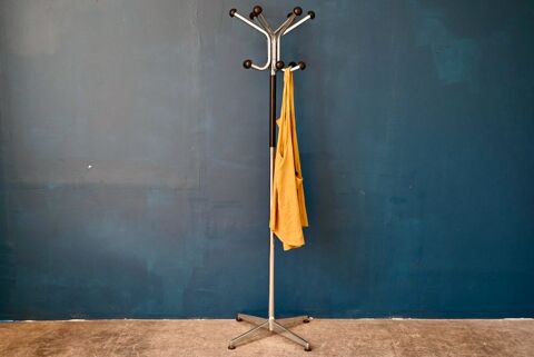 Porte-manteaux sur pieds vintage en m�tal chrom� design 225 Wintzenheim (68)