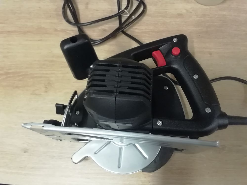 Scie circulaire &eacute;lectrique portative SKILSAW 700w Bricolage