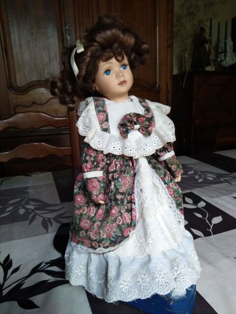Poupée ancienne de collection en porcelaine 20 Avermes (03)