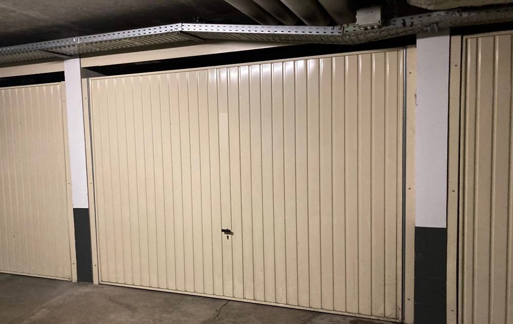 Location Parking/Garage grand garage double PMR 32m2 Quartier Confluence Lyon 2