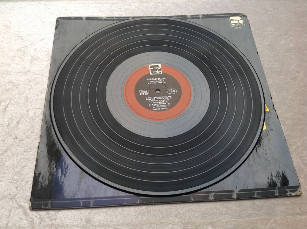 JOHN LEE HOOKER TUPELO BLUES 33 Tours Envoi possible
CD et vinyles