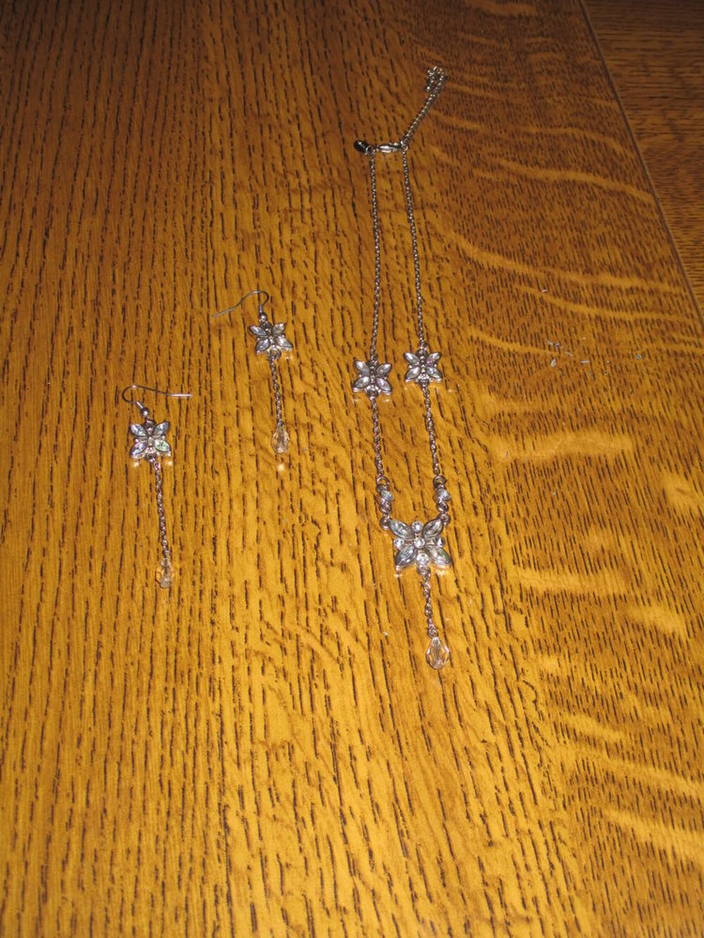collier avec codon bleu et motif et autres Bijoux et montres