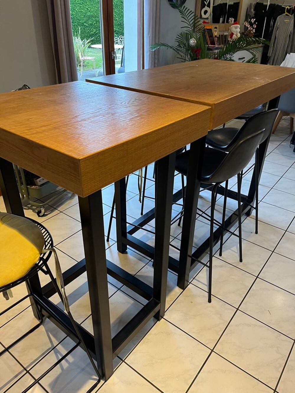 Suite travaux lot table avec chaises Meubles