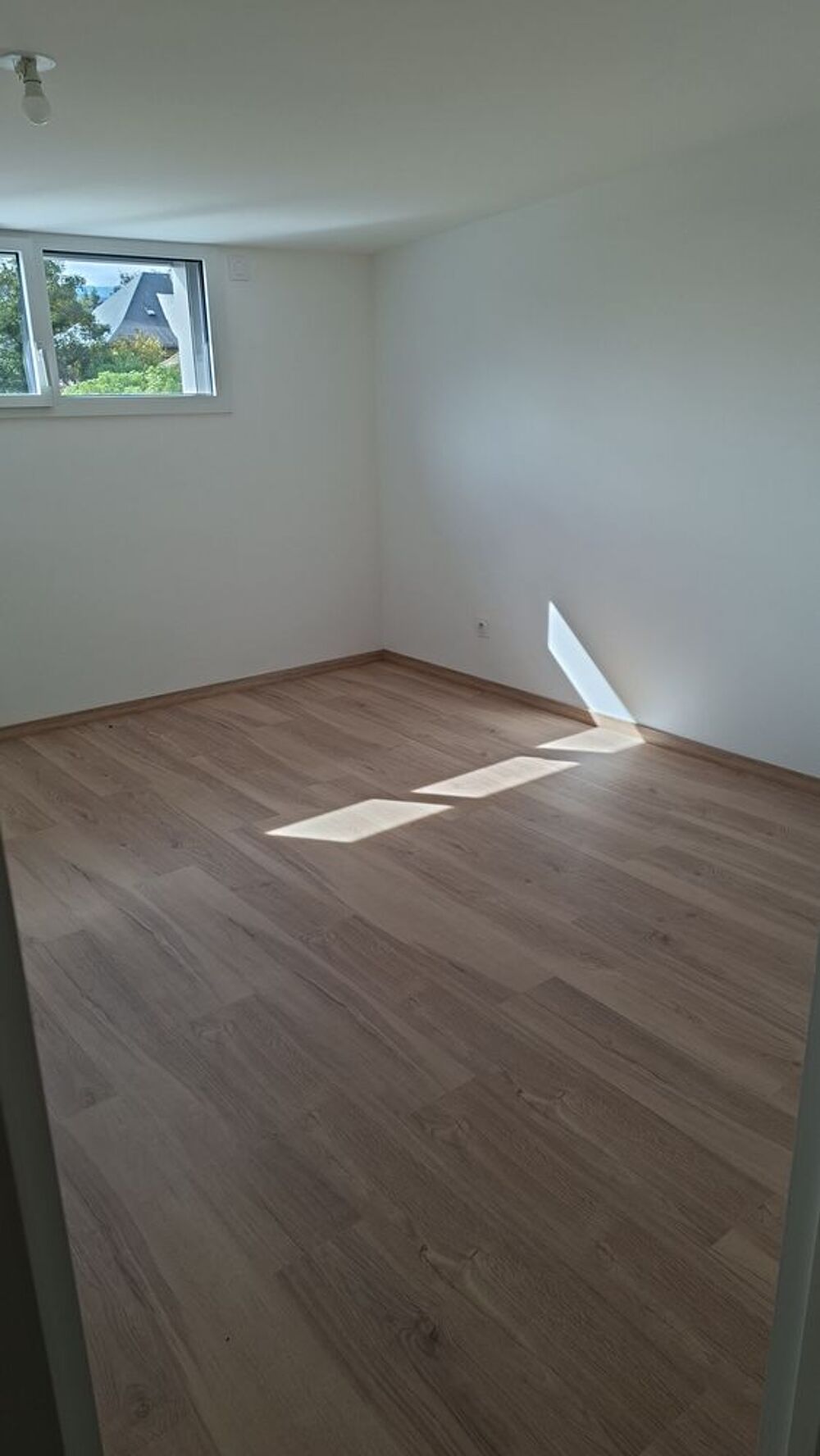 Location Appartement T5 de 105.92m² - CHALLES LES EAUX (104) Challes-les-eaux