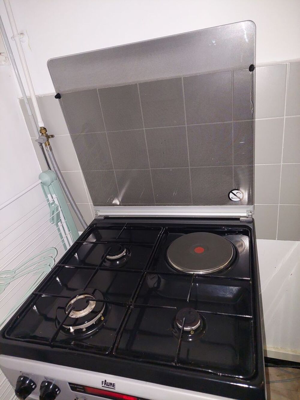 Cuisini&egrave;re gaziniere 
Four &eacute;lectrique 
Faure Cuisine
