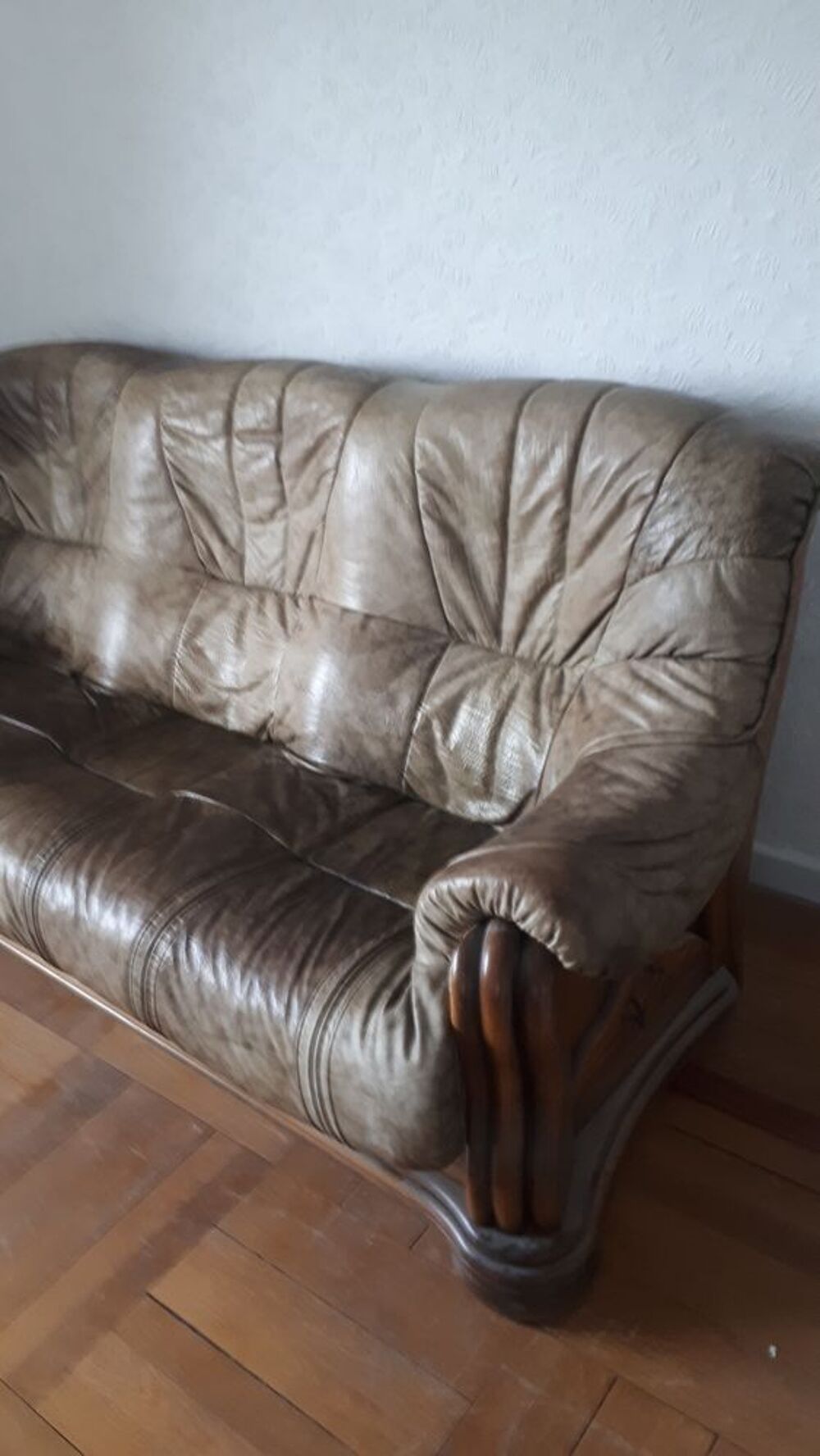 Canap&eacute; 3 places + 2 fauteuils cuir v&eacute;ritable. Meubles