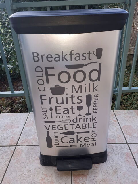 Grande poubelle � p�dale Curver 30 Montigny-Lencoup (77)