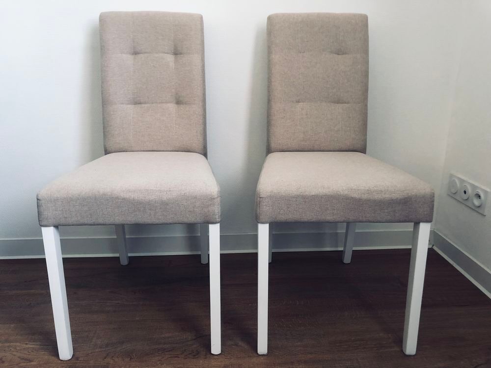 TABLE ET/ OU 2 CHAISES STABLES ET SOLIDES Meubles
