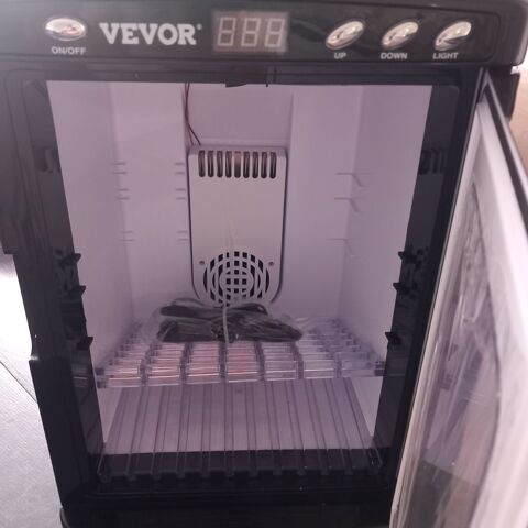  Incubateur Vevor  30 33240 Cubzac-les-ponts