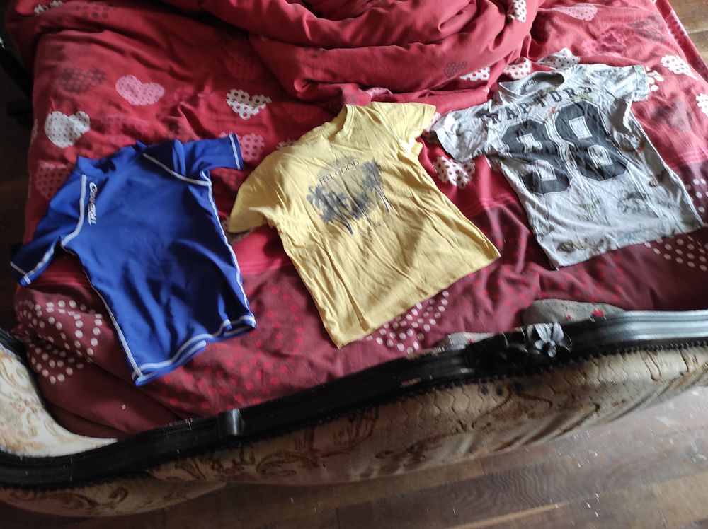 6€ six Shit short manches courtes taille 6 ans Vêtements enfants