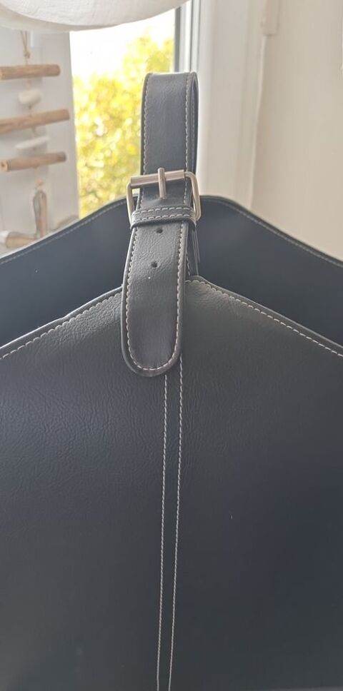 Range revues noir 6 Oullins (69)