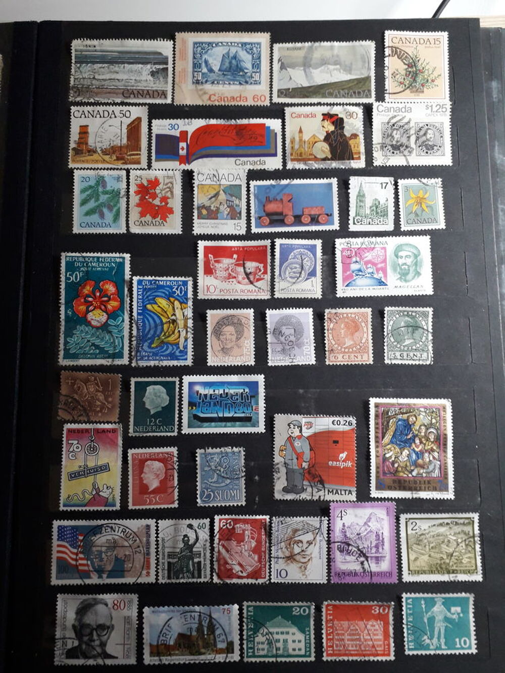 N.239 Lot de 206 timbres divers Pays 