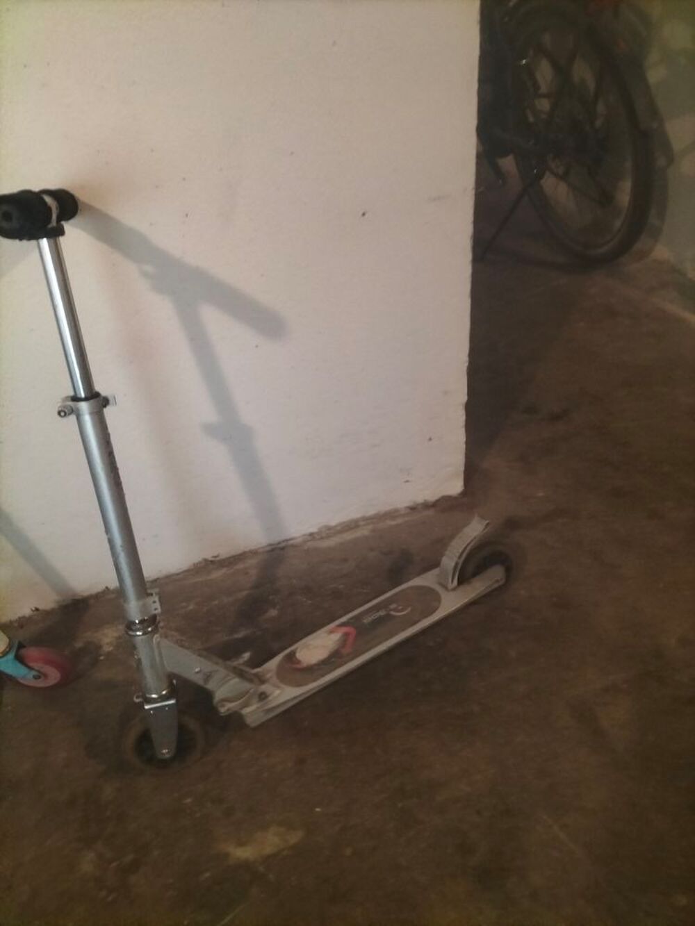 Trottinette Decathlon Alu tr&egrave;s bon &eacute;tat Sports