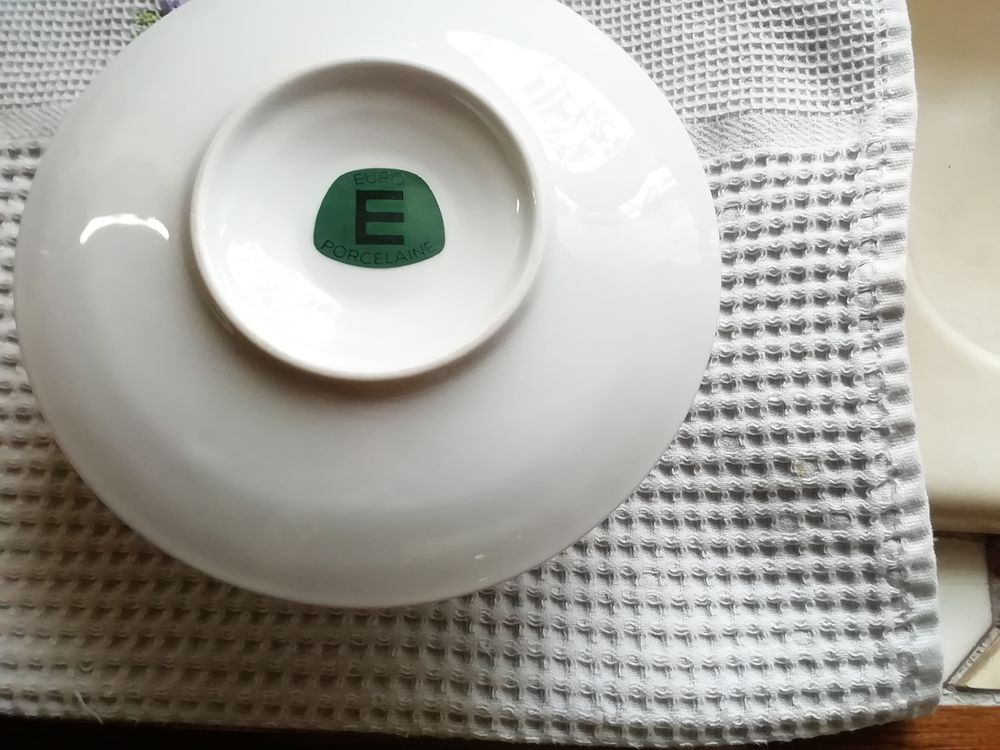 Sauci&egrave;re avec coupelle porcelaine ann&eacute;e 1970 Cuisine