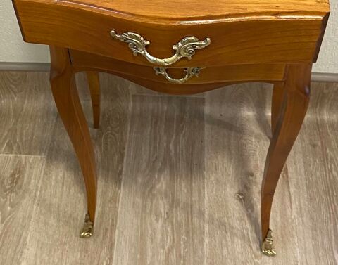 Table de chevet style Louis XV, 3 tiroirs, tr�s bon �tat 100 Fourmies (59)